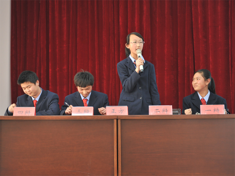 新聞名稱：初二年級“辯論賽”(二）
添加日期：2011-04-08 14:39:09
浏覽次數(shù)：5222