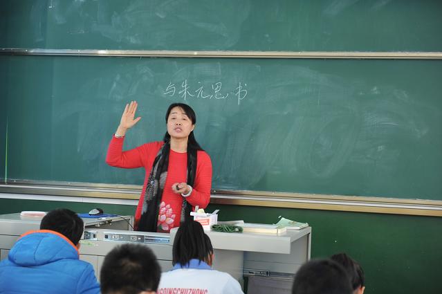 新聞名稱：語文優質課比賽之施學萍老師(shī)
添加日期：2013-11-29 07:44:20
浏覽次數(shù)：3870