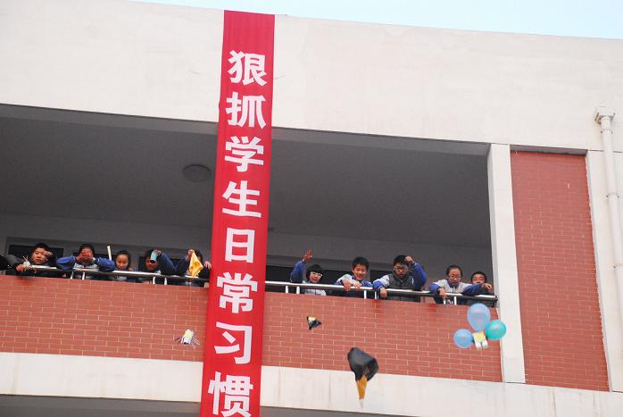 新聞名稱：雞蛋撞地球科技(jì)活動
添加日期：2013-12-18 09:27:45
浏覽次數(shù)：4206