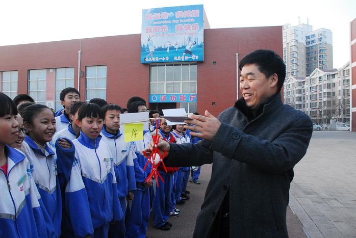 新聞名稱：“雞蛋撞地球”科技(jì)活動
添加日期：2013-12-18 09:28:33
浏覽次數(shù)：4232