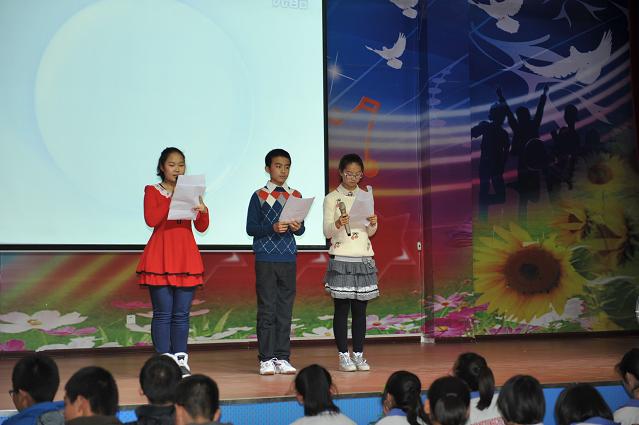 新聞名稱：“珍惜糧食”演講比賽主持人(rén)風采
添加日期：2013-12-05 09:33:27
浏覽次數(shù)：3676