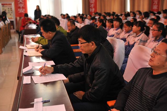 新聞名稱：“珍惜糧食”演講比賽評委風采
添加日期：2013-12-05 09:37:22
浏覽次數(shù)：3851