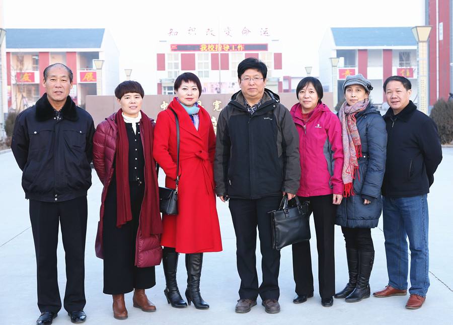 新聞名稱：我校教師(shī)再赴寬口井支教送課
添加日期：2016-12-13 20:37:34
浏覽次數(shù)：7728