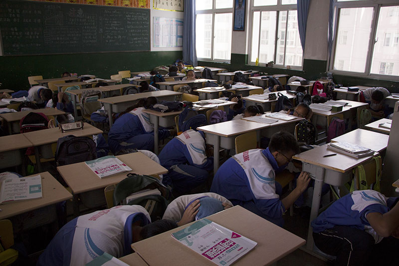 新聞名稱：安全演練緊急避險
添加日期：2016-05-16 16:22:14
浏覽次數(shù)：4356