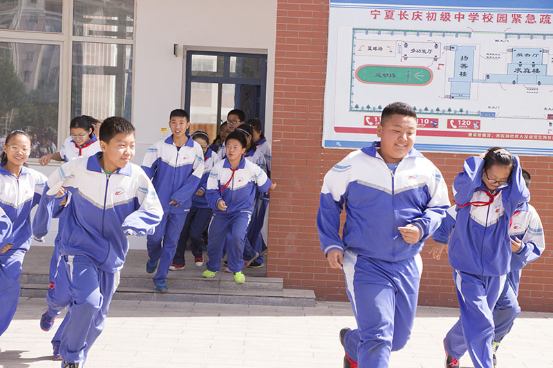 新聞名稱：安全演練緊急疏散
添加日期：2016-05-16 16:31:58
浏覽次數(shù)：4293