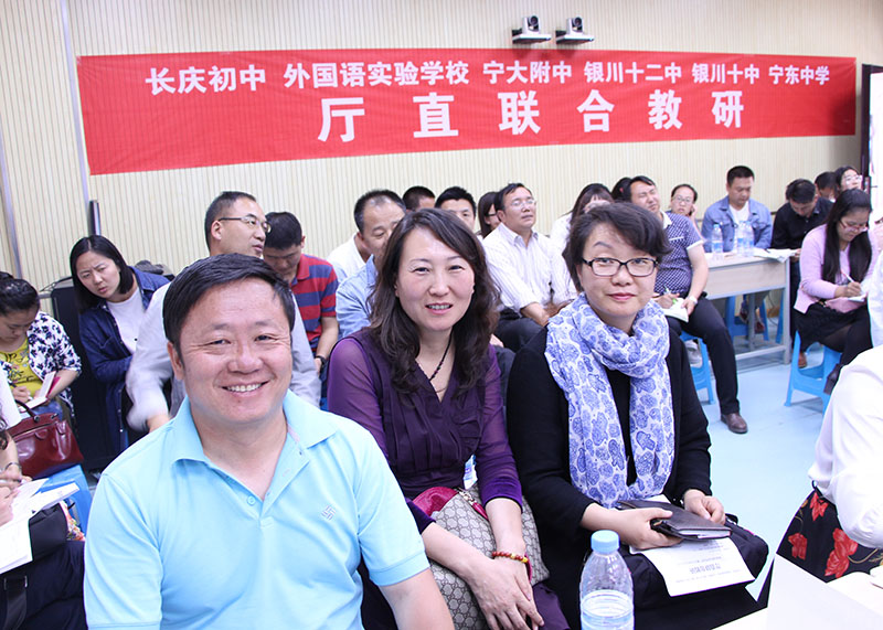 新聞名稱：專家(jiā)領導來(lái)我校參加廳直教研
添加日期：2016-05-17 20:27:35
浏覽次數(shù)：4607