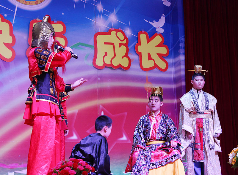 新聞名稱：六一演出學生自編課本劇(jù)《晏子使楚》
添加日期：2016-06-01 14:59:18
浏覽次數(shù)：4535