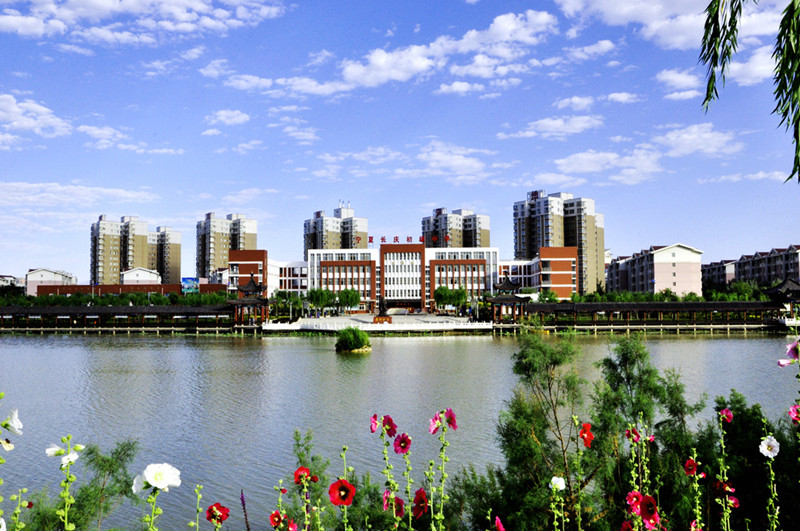 新聞名稱：湖(hú)光掩映中的美麗(lì)學校
添加日期：2016-07-24 00:54:23
浏覽次數(shù)：4695