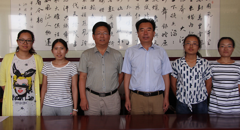 新聞名稱：我校領導歡迎新教師(shī)
添加日期：2016-08-28 16:52:44
浏覽次數(shù)：4585