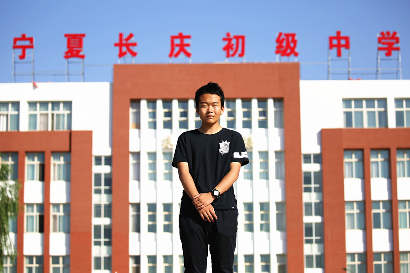 新聞名稱：李春陽中考總分701.7分
添加日期：2017-12-10 22:42:19
浏覽次數(shù)：4508