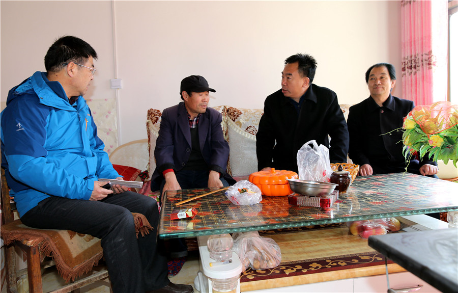 新聞名稱：春天再赴貧困村
添加日期：2018-03-20 15:11:38
浏覽次數(shù)：1970