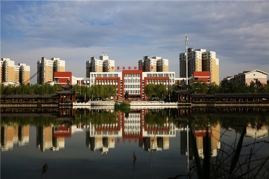 新聞名稱：如畫(huà)風景映校園
添加日期：2019-05-21 16:00:11
浏覽次數(shù)：2536