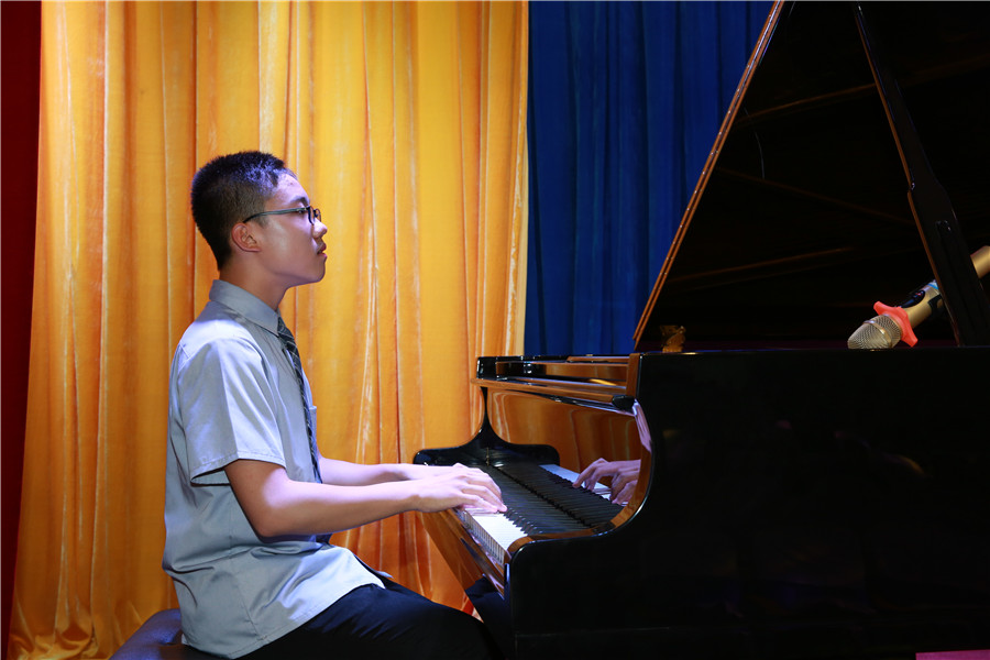 新聞名稱：鋼琴小(xiǎo)王子郭昊
添加日期：2019-05-24 11:51:54
浏覽次數(shù)：3046