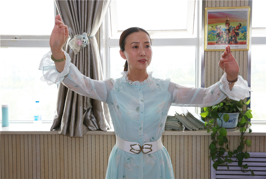 新聞名稱：音(yīn)樂老師(shī)王靜
添加日期：2019-06-03 15:24:15
浏覽次數(shù)：2671