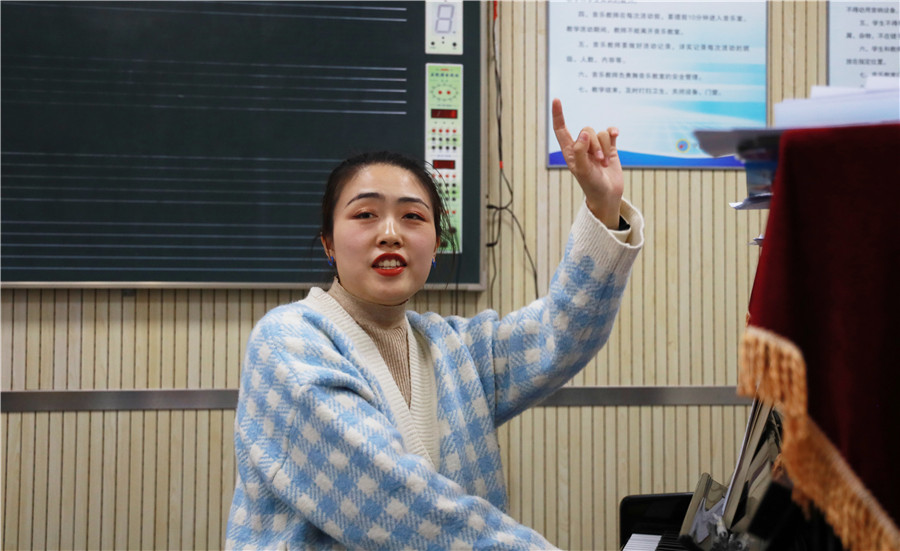 新聞名稱：我們的音(yīn)樂老師(shī)
添加日期：2020-11-04 11:27:14
浏覽次數(shù)：2180